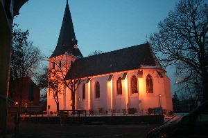 Bild Hiesfelder Kirche am Abend
