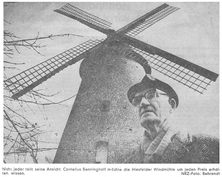 Kornelius Benninghoff vor der Windmühle